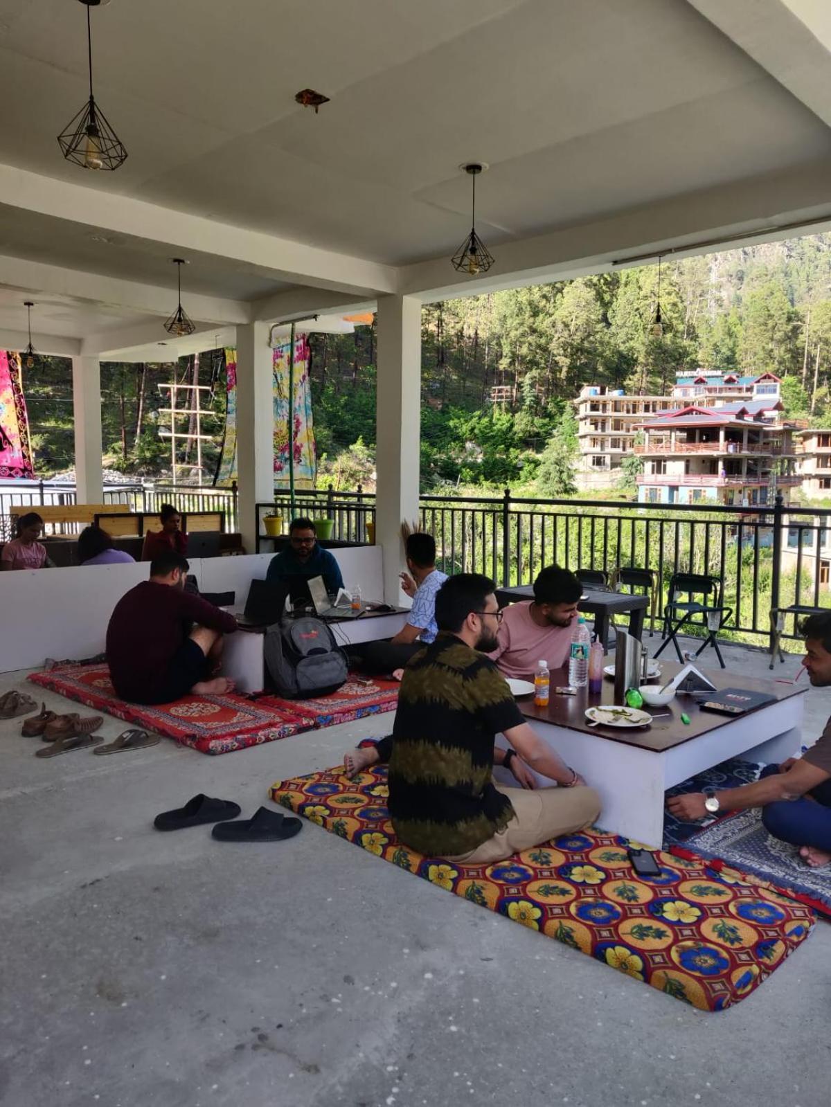 Himtrek Stay Kasol Esterno foto