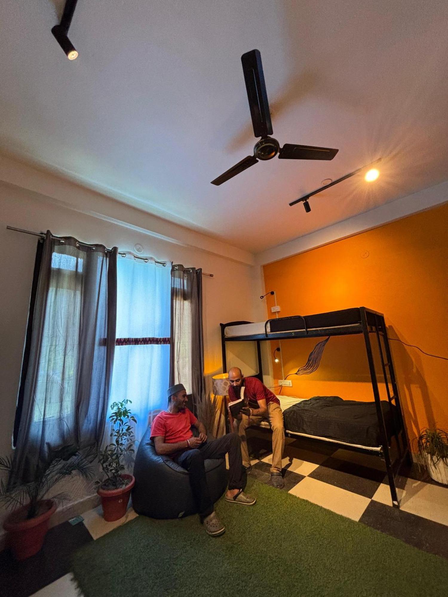 Himtrek Stay Kasol Esterno foto
