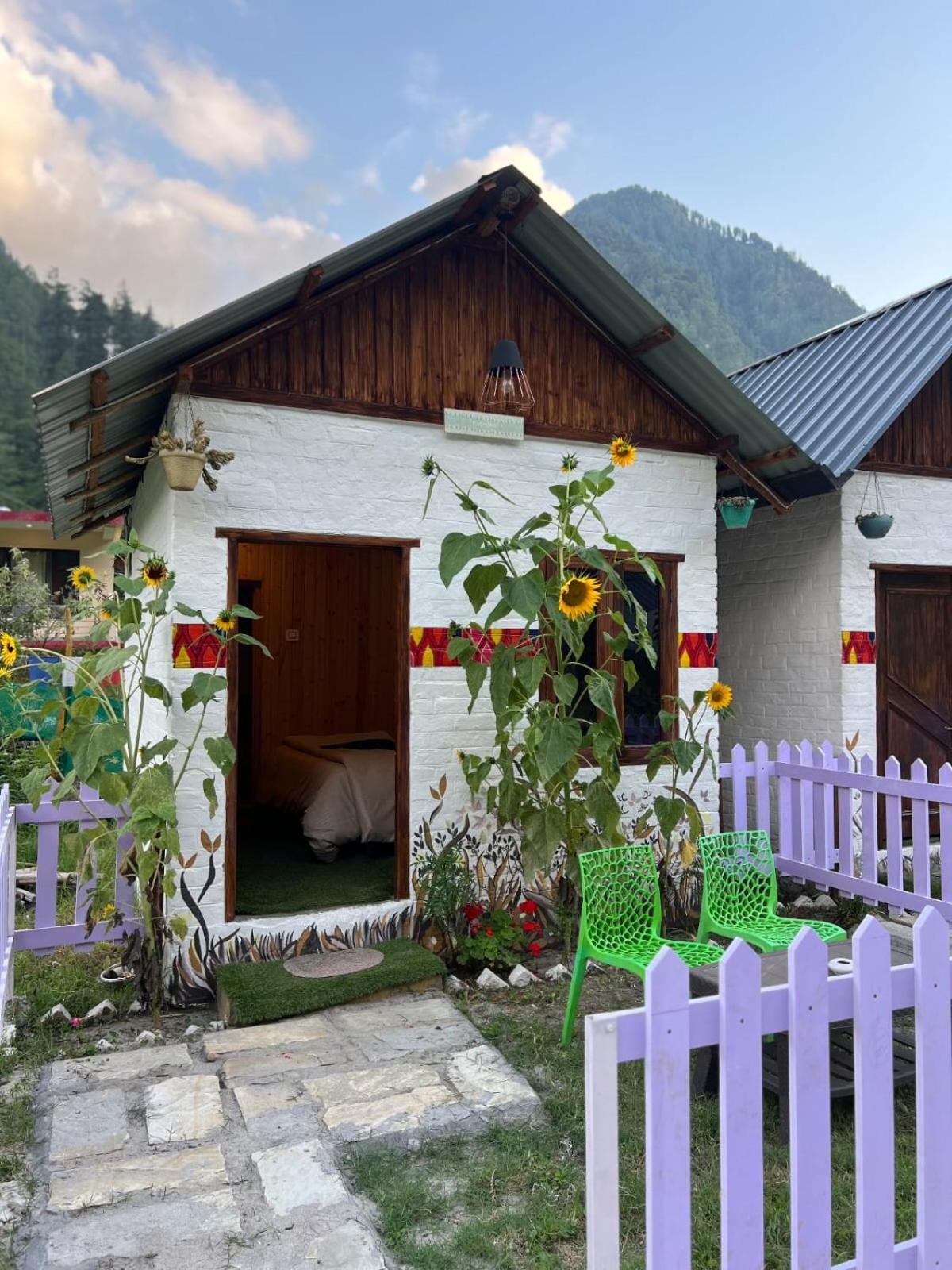 Himtrek Stay Kasol Esterno foto