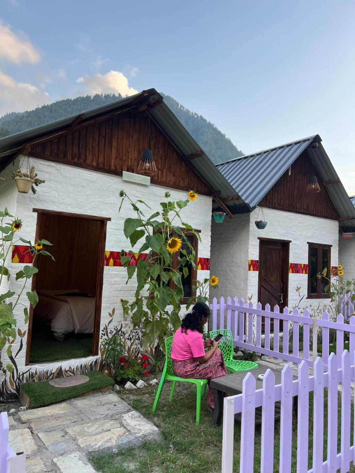 Himtrek Stay Kasol Esterno foto