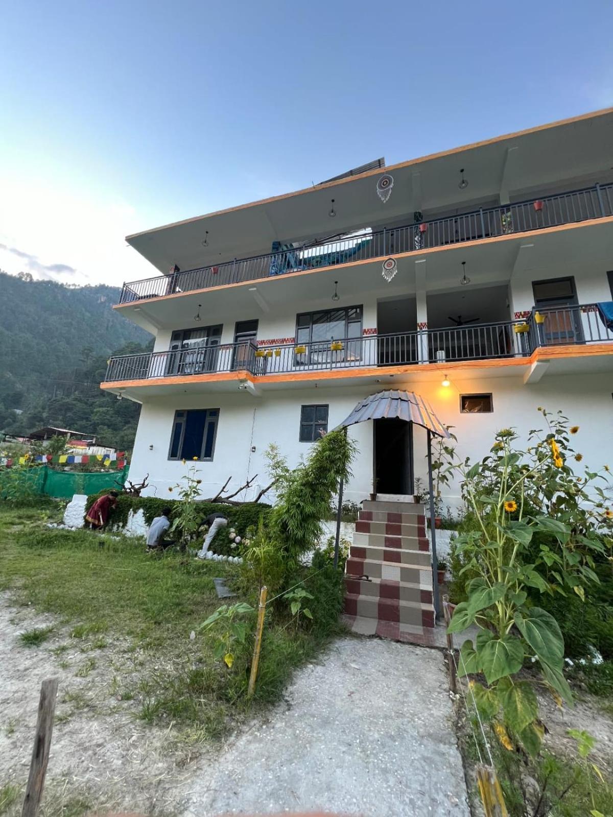 Himtrek Stay Kasol Esterno foto