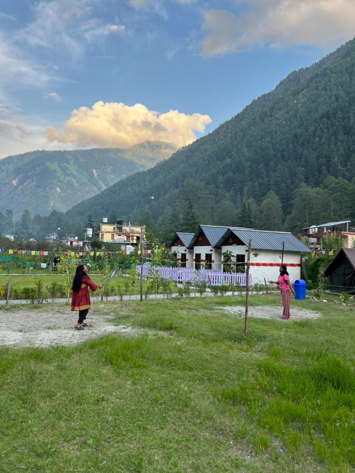 Himtrek Stay Kasol Esterno foto