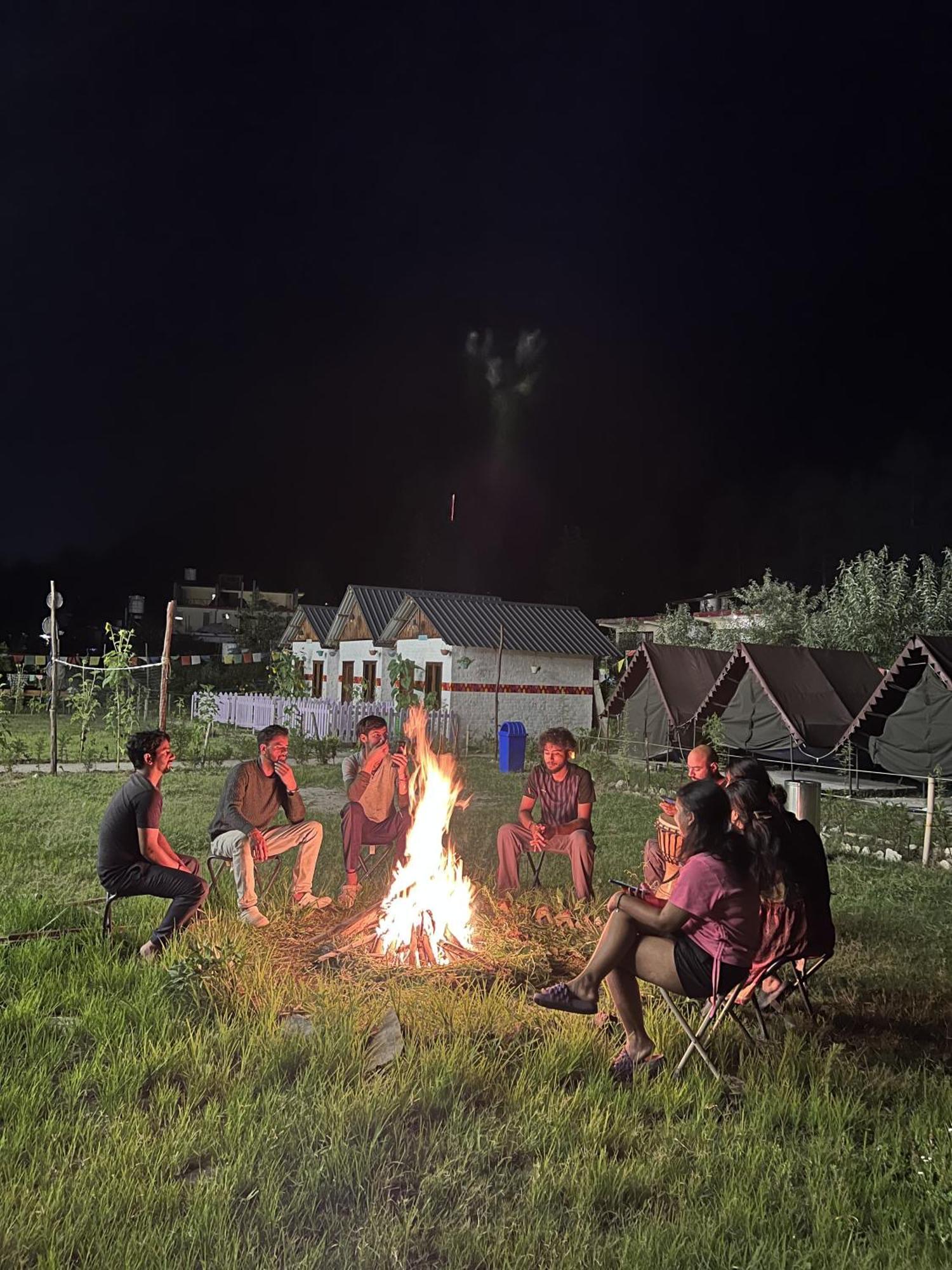 Himtrek Stay Kasol Esterno foto