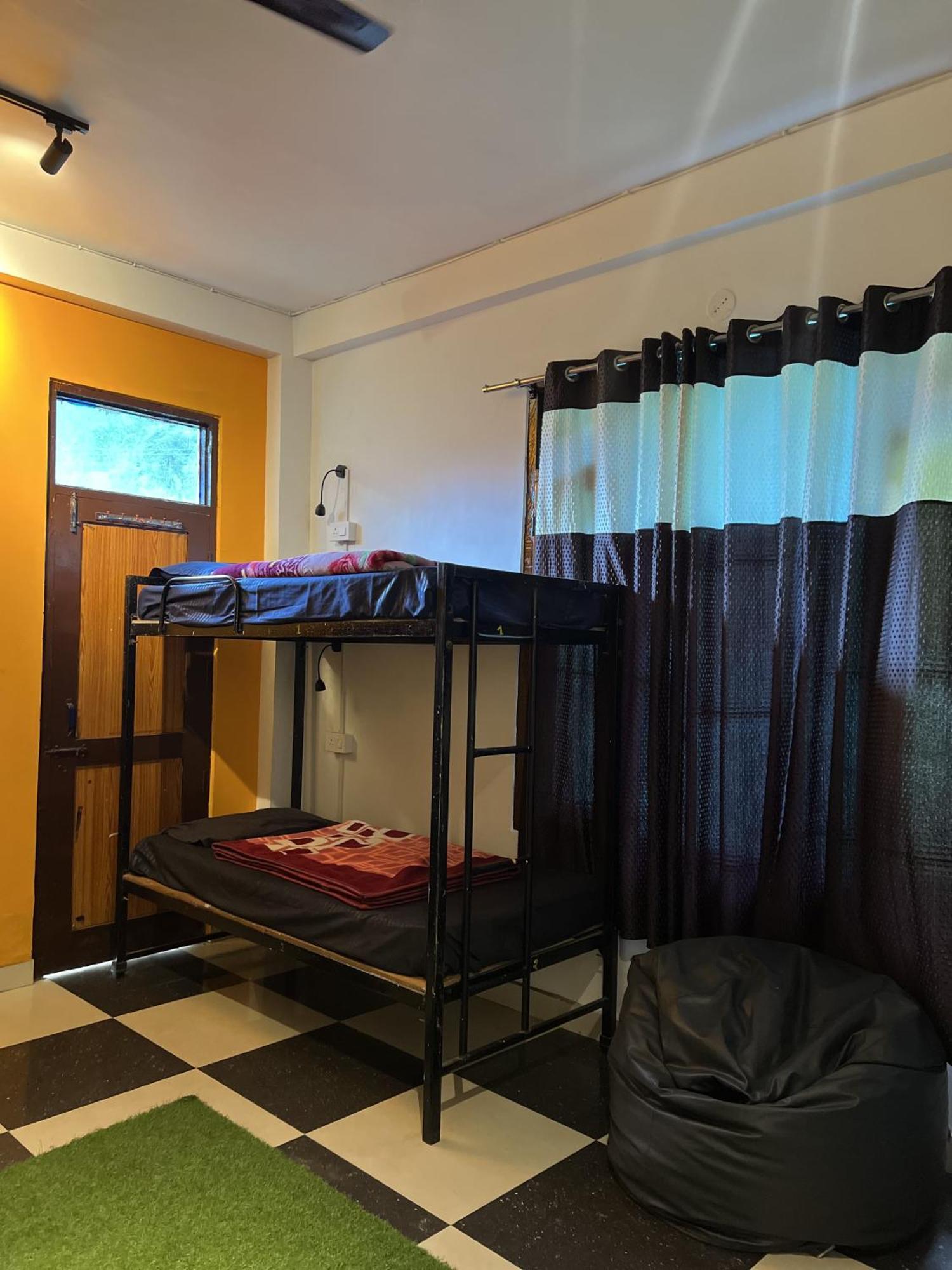 Himtrek Stay Kasol Esterno foto
